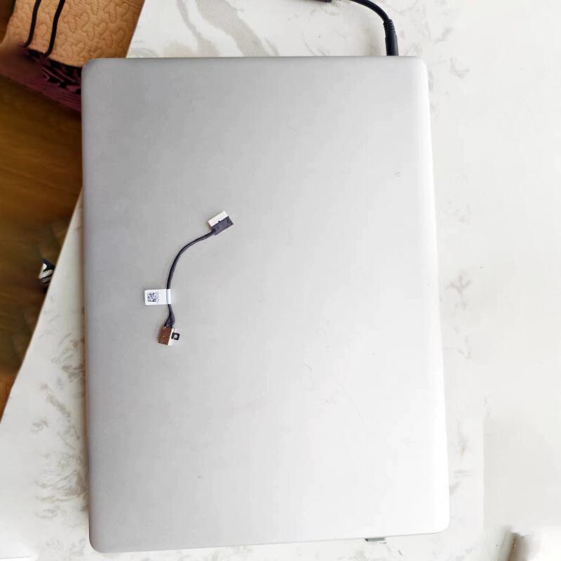 Cable flexible para puerto de  - Laptop Accessories Dell reseña y precio