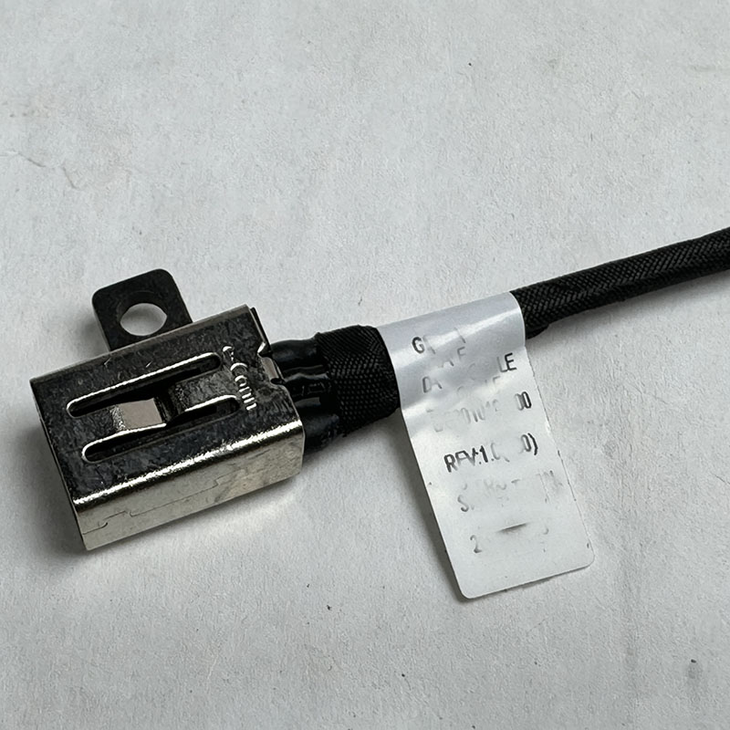 Cable flexible para puerto de  - Laptop Accessories Dell reseña y precio